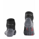 Grijze FALKE TK5 Sh W 16473 damessokken met donkergrijze vlakken, geribde zones en rood FALKE-logo. - Jambelles