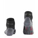 Grijze FALKE TK5 Sh W 16473 damessokken met donkergrijze vlakken, geribde zones en rood FALKE-logo. - Jambelles
