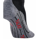 Grijze FALKE TK5 Sh W 16473 damessokken met donkergrijze vlakken, geribde zones en rood FALKE-logo. - Jambelles