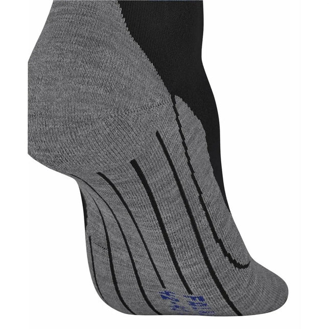 Grijze FALKE TK5 Short Cool damessok 16128 met zwarte boord, verticale strepen en blauw logo bij de zool. - Jambelles