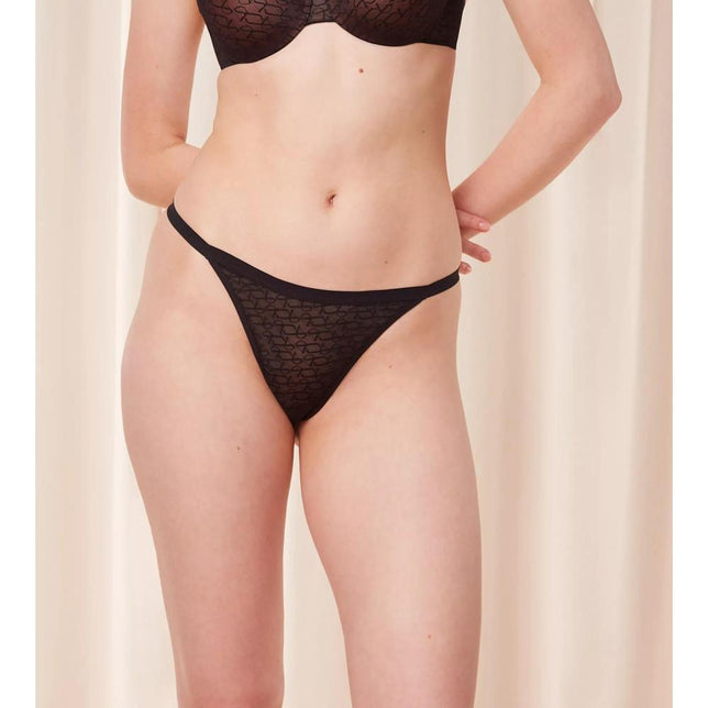 Triumph Signature Sheer String 10216494
