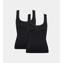 Damesmodel draagt een beige sloggi GO Tank Top C2P van biologisch katoen met brede bandjes en ronde hals. - Jambelles