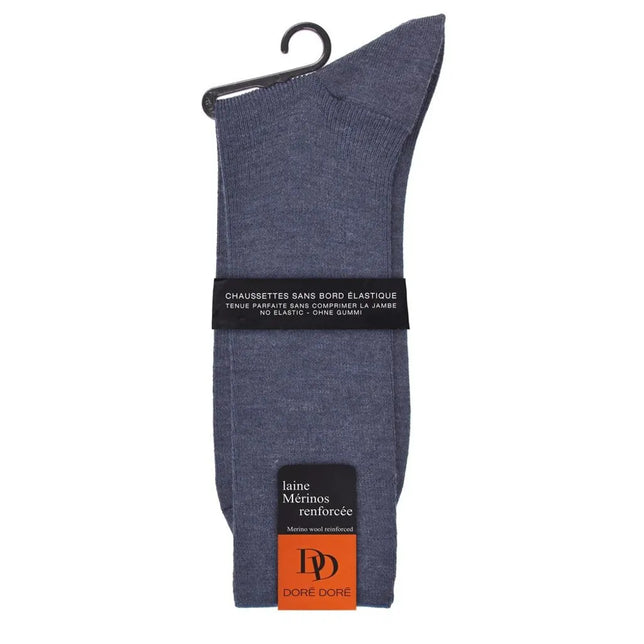 Doré Doré heren sokken van merinowol in blauwgrijs, effen 1x1 ribgebreid en op een zwarte hanger. - Jambelles