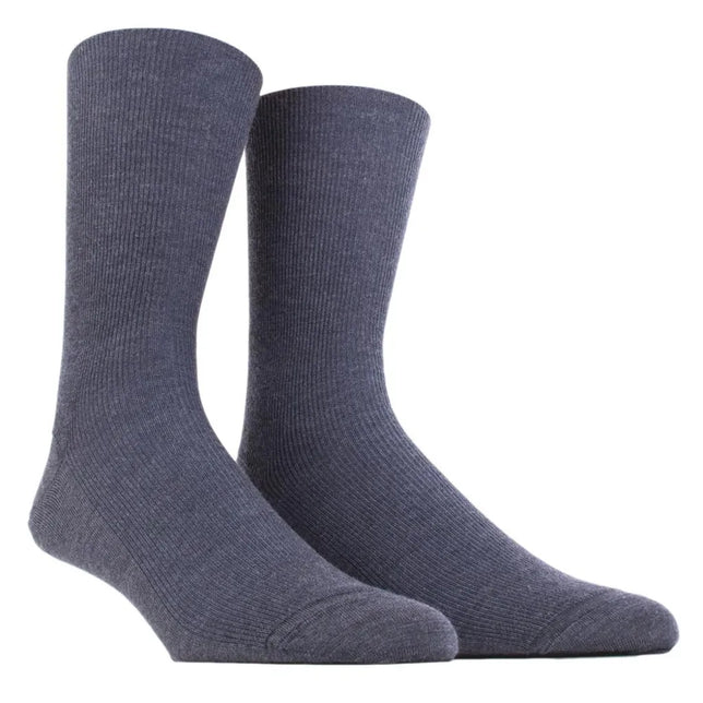 Een paar donkergrijze Dore Dore Homme Chaussette Cote 1x1 herensokken met fijn ribpatroon. - Jambelles