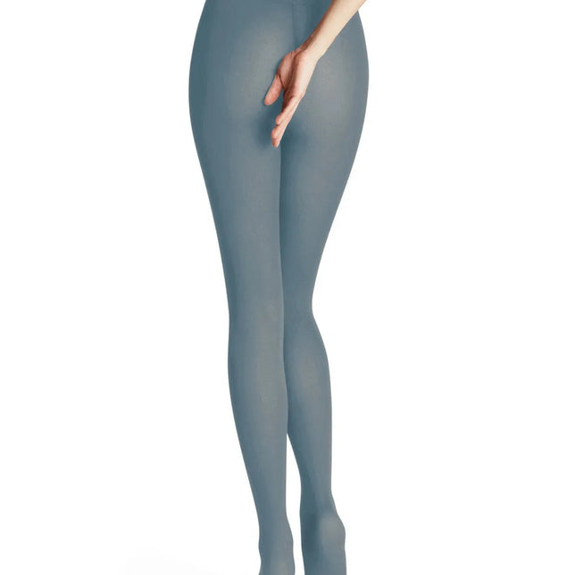 Falke damesmaillot Cotton Touch Tight 43081 in blauwgrijs, met een effen, ondoorzichtig ontwerp, gedragen door een model. - Jambelles