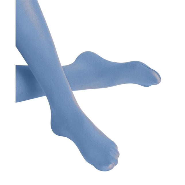 Blauwe Falke damespanty Cotton Touch TI 40081, gedragen met gekruiste benen en een effen, gladde afwerking. - Jambelles