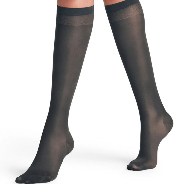 Falke dames Vitalize Kneehigh 20 kniekousen in transparant zwart met brede, donkere boord - Jambelles