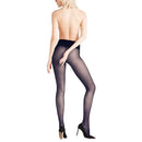 Falke Dames Panty Vitalize TI 20 40542, zwarte transparante 20 denier panty met medium compressie, gedragen door een model. - Jambelles