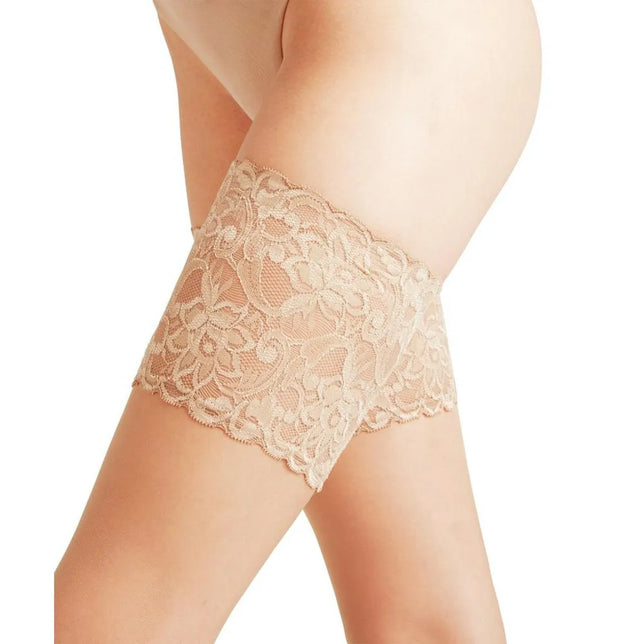 Falke dames stay-up kousen Seidengl.15 STU 41590 in beige, met transparante pijpen en brede kanten bloemenboord. - Jambelles