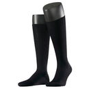 Zwarte Falke herenkniekousen Ultra Energizing Wool 15730 met brede geribde boord en verstevigde hiel en teen. - Jambelles