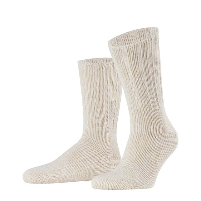 Falke heren sokken Brooklyn SO 12430 in crème met een grofgebreide ribstructuur en hoge boord. - Jambelles