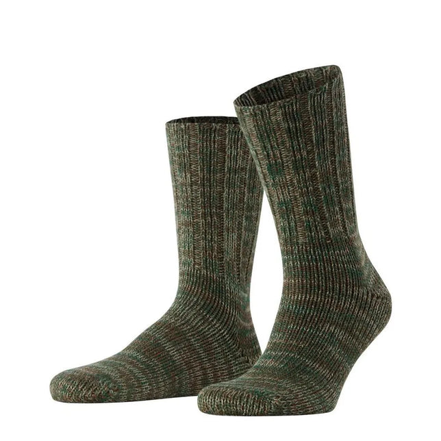Paar Falke heren sokken Brooklyn SO 12430 in groen-bruin gemêleerd breisel met verticale ribstructuur. - Jambelles