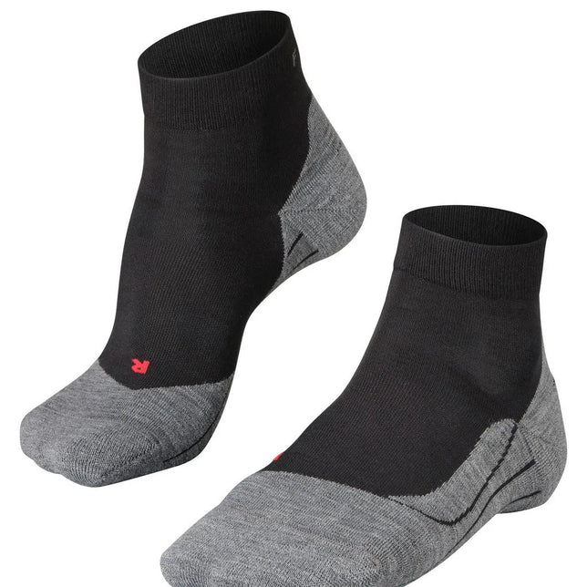 Falke heren sokken RU4 Endurance Short M 16705 in zwart-grijs, met verstevigde teen en hiel en rood logo. - Jambelles
