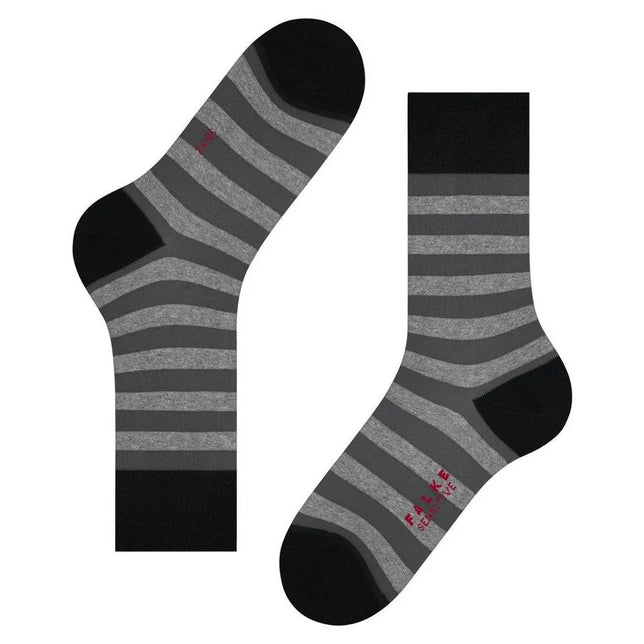 Falke Sens Mapped Lin SO 12438 herensokken in grijs met strepen, zwarte boord, hiel en teen en rood logo. - Jambelles