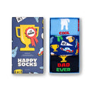 Blauwe Happy Socks fantasiesokken voor dames en heren met raceauto's, trofeeën, bierpullen en #1 Dad-rozetten. - Jambelles