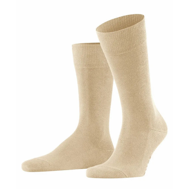 Paar beige FALKE Family SO 14657 herensokken met effen ontwerp en geribde boorden. - Jambelles