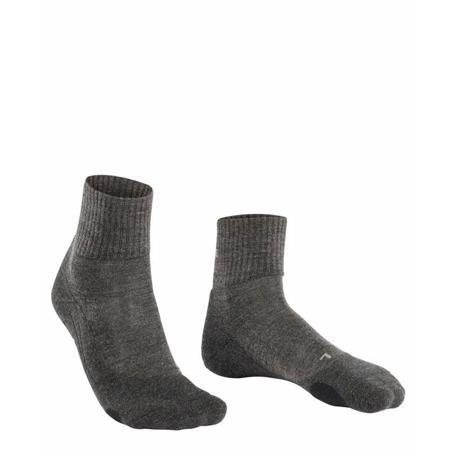 Donkergrijze FALKE TK2 Wool Short herensokken 16327 met geribde boorden, verstevigde zones en klein logo. - Jambelles