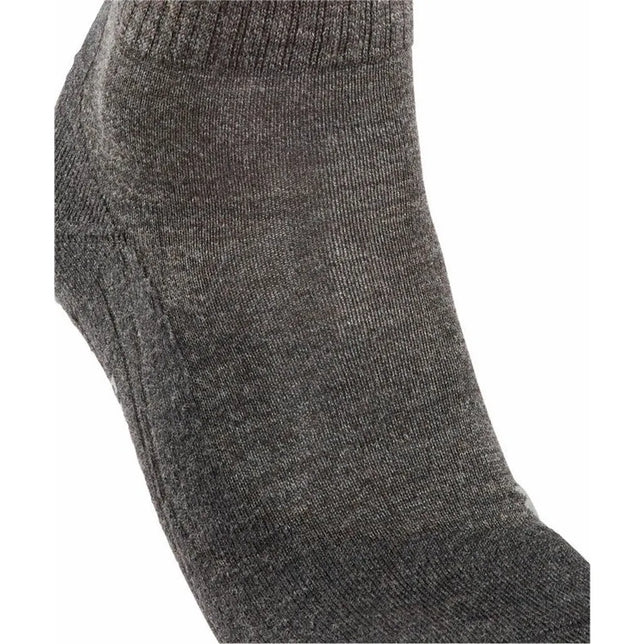 Grijze FALKE TK2 Wool Short 16327 herensok met geribde boord en verstevigde hiel- en teenzones. - Jambelles