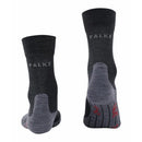 Grijze FALKE TK5 16242 herensok met zwarte hielzone, verticale strepen en rood FALKE-logo - Jambelles