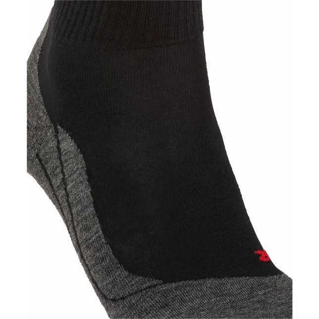 Zwarte FALKE TK5 Wool Short herensok 16183 met grijze versteviging langs zool en teen en rood logo op de voorvoet - Jambelles