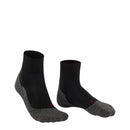 Donkergrijze FALKE TK5 Wool Short 16183 herensokken met zwarte boord, ribbels en rood logo bij de teen. - Jambelles