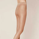 Lichtblauwe verpakking van Kunert damespanty Fresh Up 10 met benen in een transparante huidkleurige panty. - Jambelles