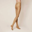 Kunert damespanty Satin Look 20 in transparant zwart met subtiele glans en brede tailleband, gedragen door een model. - Jambelles