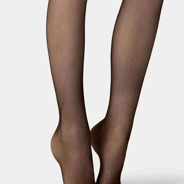 Zwarte Kunert dames stay-up kousen Raffinesse Net met fijnmazig netpatroon, gedragen op de benen. - Jambelles