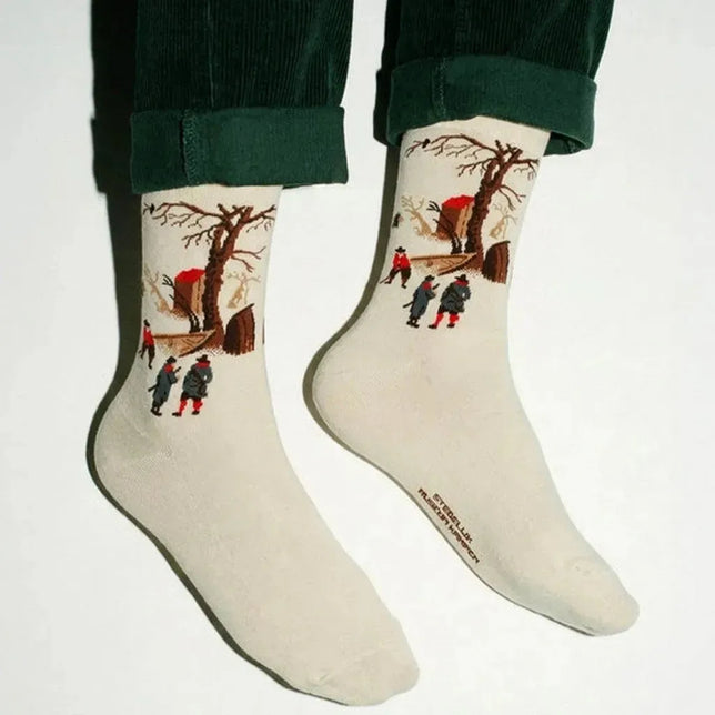 CH-KWL kunstsokken voor dames en heren in crème, met winterlandschap, schaatsers, kale bomen en brug. - Jambelles