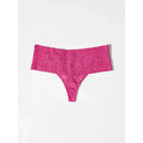 Model draagt de zwarte Lace Laboratory HWT high-waist string van transparant kant met geschulpte rand. - Jambelles