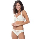 Model draagt de ivoorwitte Mey dames spacer-bh 74285 met voorgevormde cups, kanten rand en bijpassende slip. - Jambelles