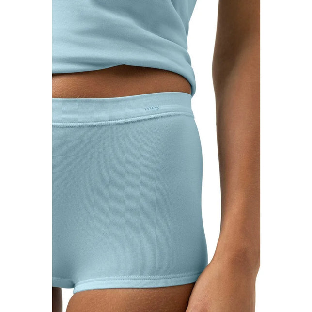 Mey dames boxer panty slip 59218 in lichtblauw, aansluitend model met brede tailleband en subtiel logo. - Jambelles