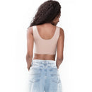 Model draagt de zwarte Mey dames bralette bustier 74821 met brede bandjes, ronde hals en gladde afwerking. - Jambelles