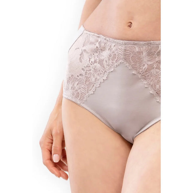 Mey dames taillen-slip 79285 in licht taupe met hoge taille, glad voorpand en brede inzet van gebloemd kant. - Jambelles