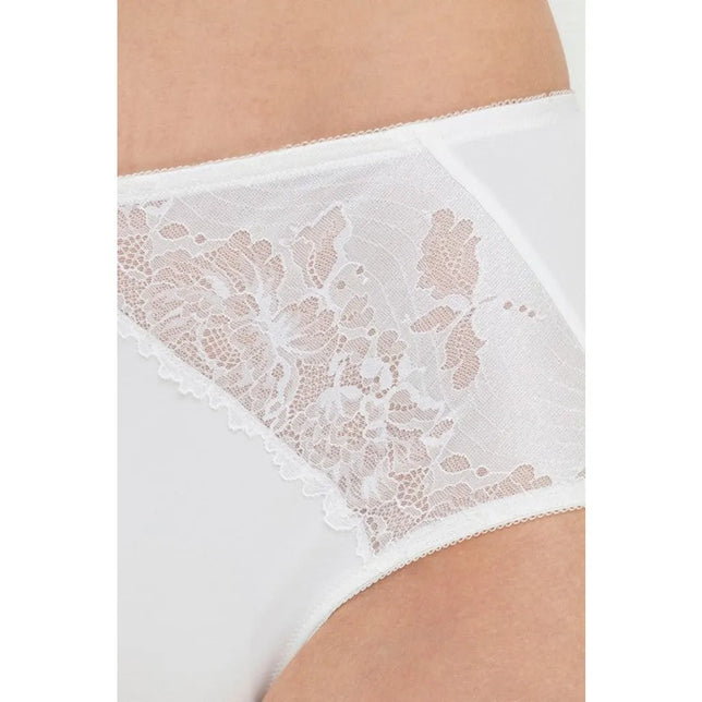 Witte Mey dames tailleslip 79285 met transparant bloemenkant aan de zijkant en fijne geschulpte boorden. - Jambelles