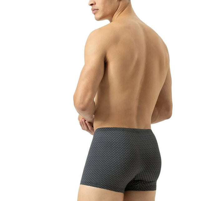 Mey Heren Boxer Shorty 37234 in donkergrijs met fijn geometrisch dessin, achteraanzicht op model - Jambelles