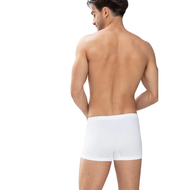 Mey heren boxer Shorty 46021 in wit, achteraanzicht met gladde tailleband en korte pijpen. - Jambelles