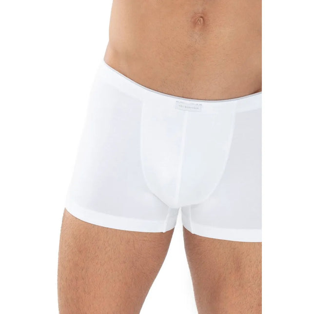 Mey herenboxer Shorty 46021 in wit, nauwsluitend met korte pijpen, gladde tailleband en voorgevormd front. - Jambelles