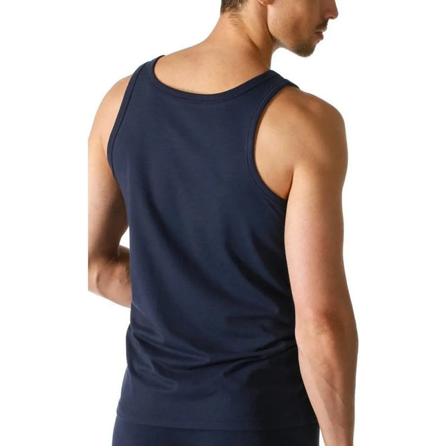 Mey herenhemd Athletic Shirt 48700 in donkerblauw, mouwloos met ronde hals, achteraanzicht op model. - Jambelles