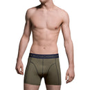 Model draagt een zwarte Muchachomalo herenboxer 1010SOLID met lange pijpen en elastische logoband. - Jambelles
