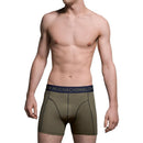 Model draagt een zwarte Muchachomalo herenboxer 1010SOLID met lange pijpen en elastische logoband. - Jambelles