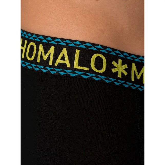 Close-up van zwarte Muchachomalo herenboxer met gele logotekst en blauw ruitpatroon op de elastische tailleband - Jambelles