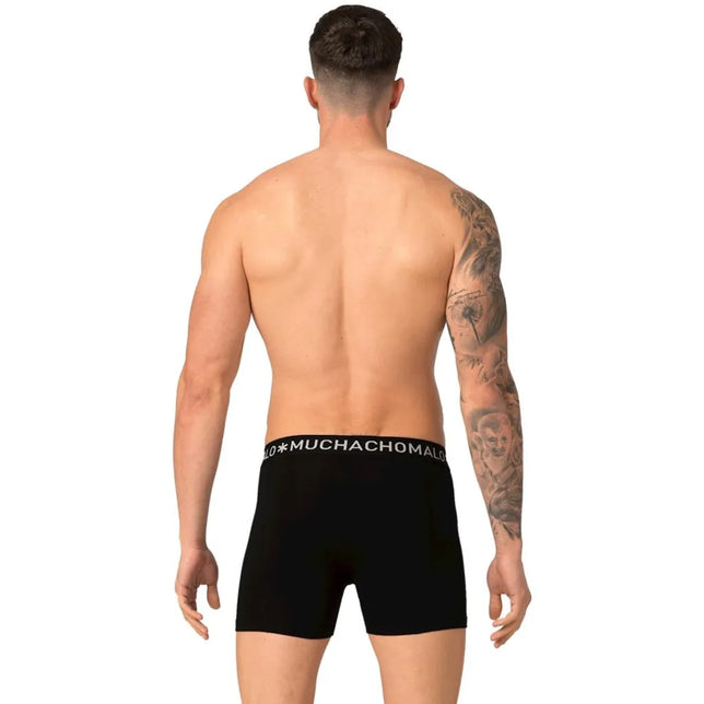 Muchachomalo heren boxershort van zwarte microvezel, achteraanzicht met grijze merknaam op de tailleband. - Jambelles
