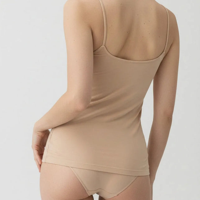 Oroblu Dolcevita damesbody in beige, achteraanzicht met spaghettibandjes en bijpassende slip. - Jambelles