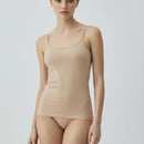 Oroblu Dolcevita damesbody in beige, achteraanzicht met spaghettibandjes en bijpassende slip. - Jambelles