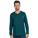 Schiesser heren nachtshirt 163846 in petrolgroen met lange mouwen en V-hals, gedragen door een model. - Jambelles