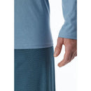 Schiesser herenpyjama 181154 met lichtblauw shirt met V-hals en borstzak en donkerblauwe broek met fijn dessin. - Jambelles