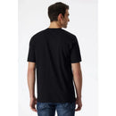Schiesser heren T-shirt 1/2 008151 in zwart met korte mouwen en V-hals, gedragen door een model. - Jambelles